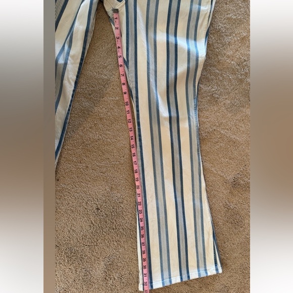 Wrangler Blue and White Striped Hi-Rise Flare Jeans - size 31 - Picture 11 of 12